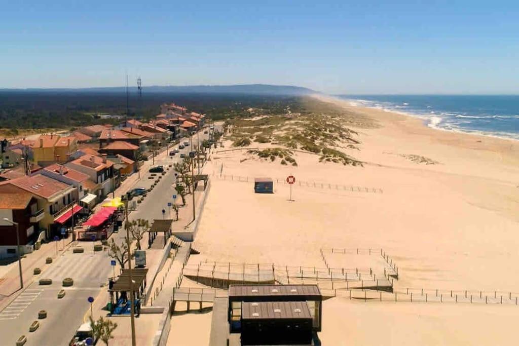 Moradia alegre no centro da Vila da Tocha. Exterior foto